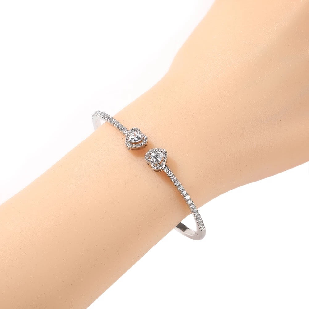 Dreamy Heart Charm Bangle